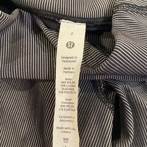 Like New !!!! Lululemon Black Strip leggings